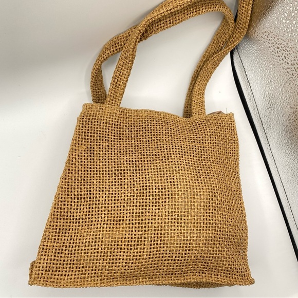 Small Handcrafted Tan Woven Tote Bag with Broiderie Little Flowers - Picture 5 of 9